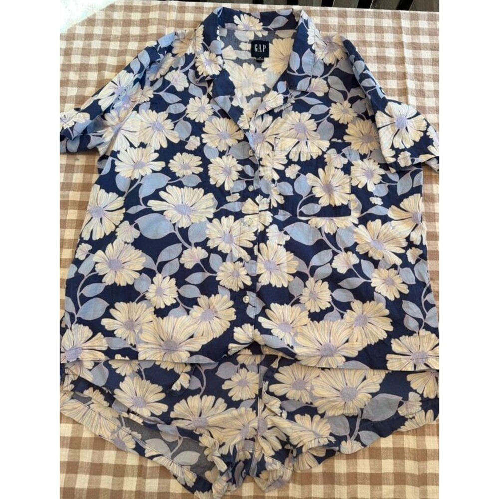 Gap Women’s Purple Floral Pajama Set